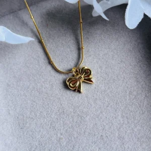 bow-pendant-golden-necklace