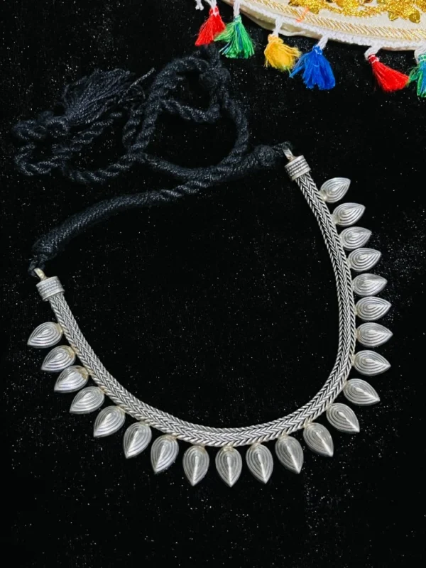 premium-silver-leaf-style-necklace