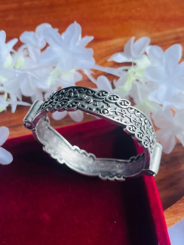 silver-replica-meena-bangle