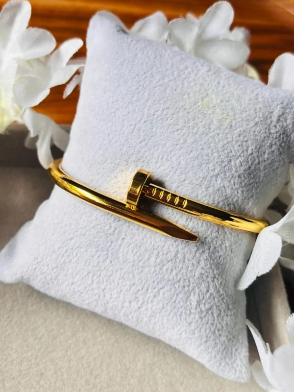 cartier-nail-gold-bangle