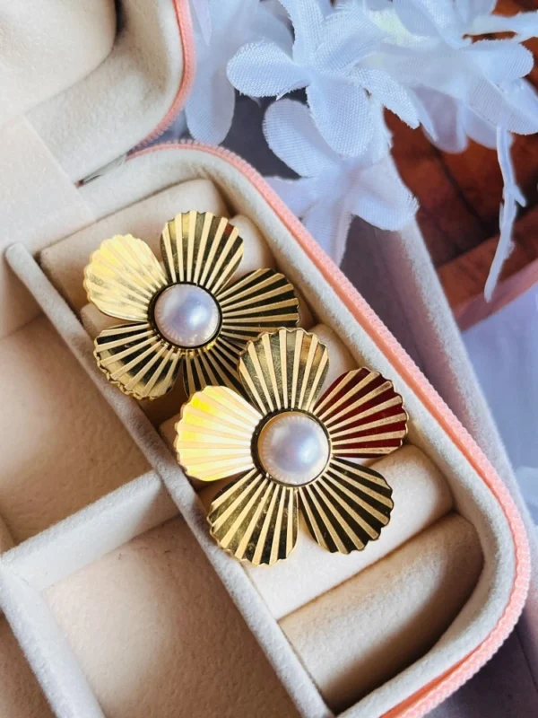 gold-polish-flower-studs