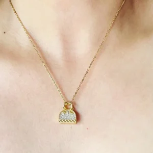 beautiful-bag-golden-pendant-necklace