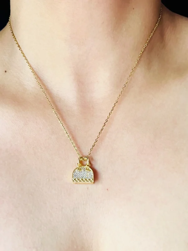 beautiful-bag-golden-pendant-necklace