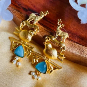 bird-motive-small-golden-earrings