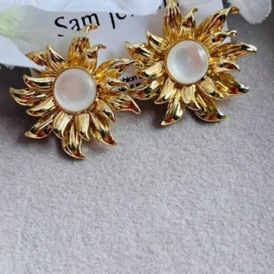 golden-flower-stud