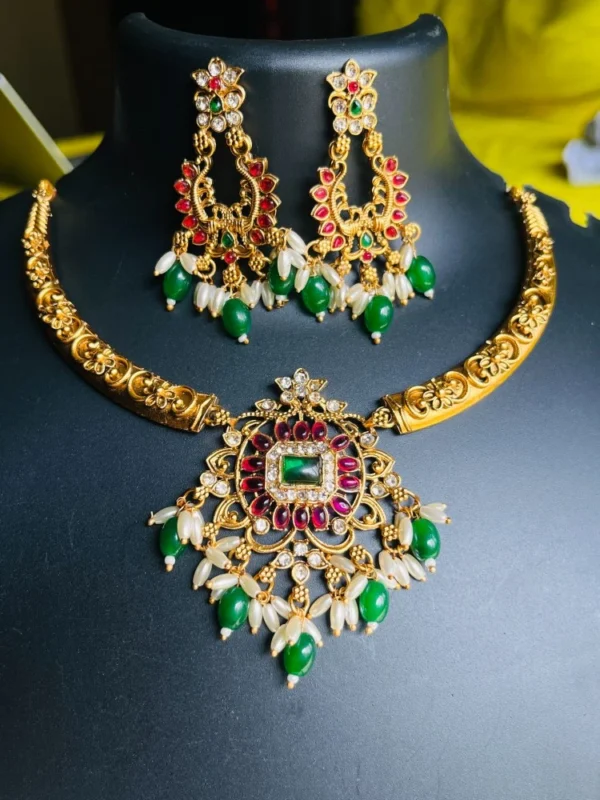 green-red-temple-necklace-set