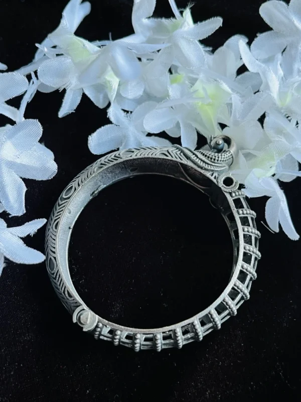 silver-replica-peacock-bangle