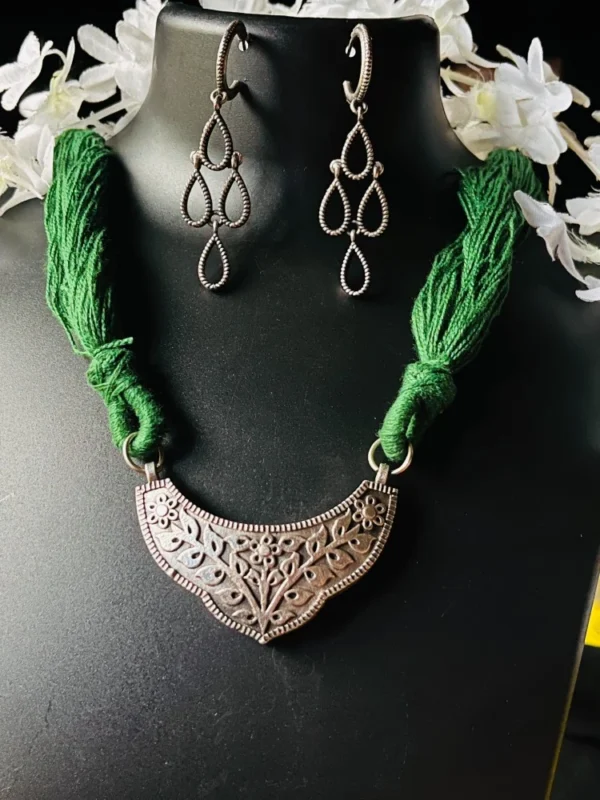 green-thread-necklace-set