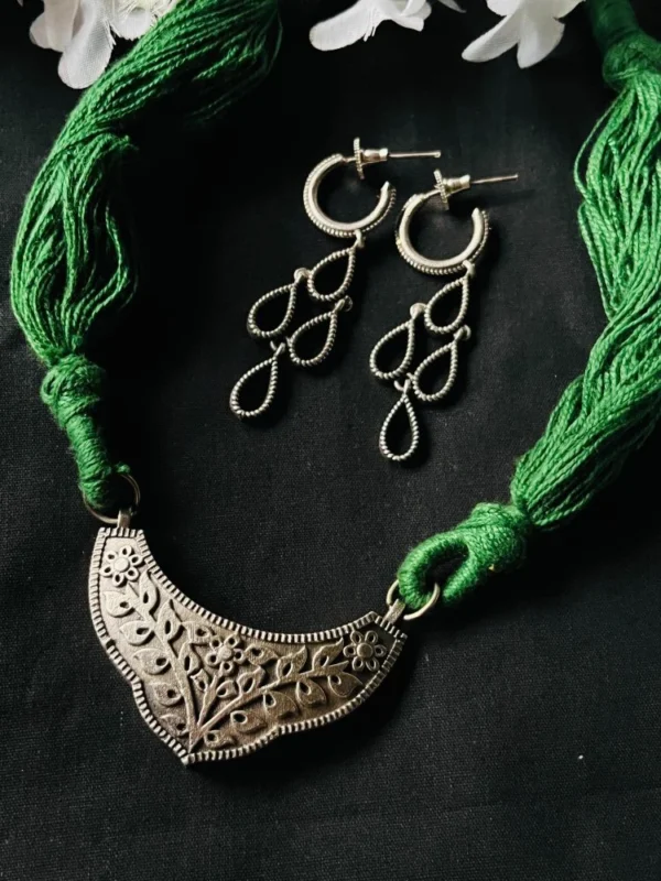 green-thread-silver-replica-set