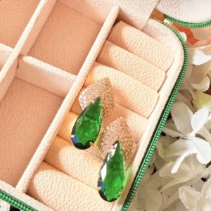 emerald-green-drop-earrings