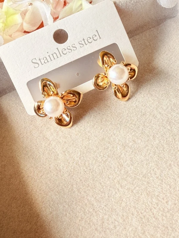 flower-shape-golden-studs