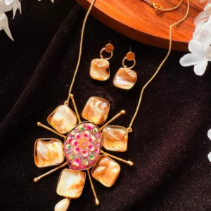 tanjore-pendant-necklace-set