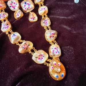 flower-painted-long-necklace