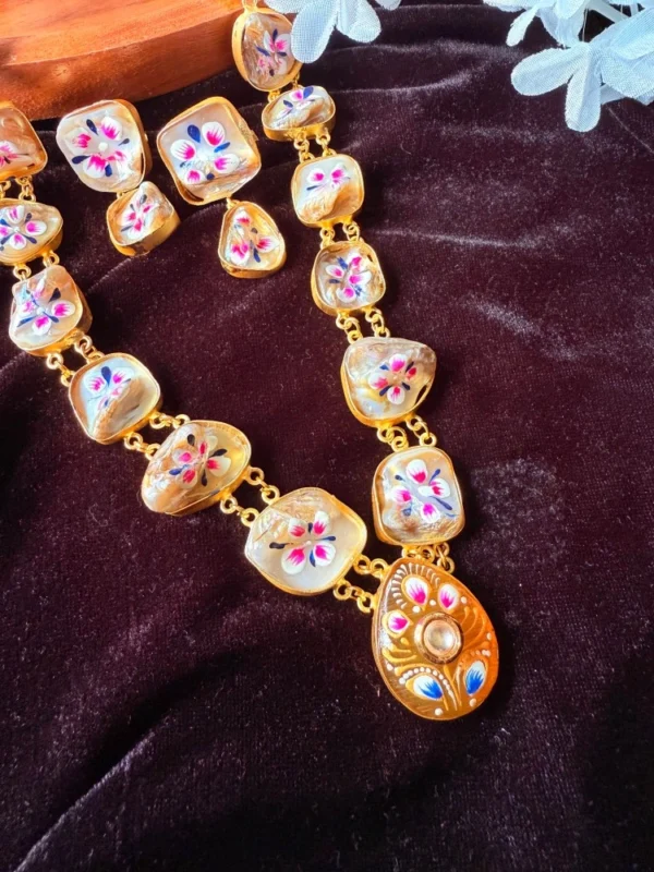 flower-painted-long-necklace