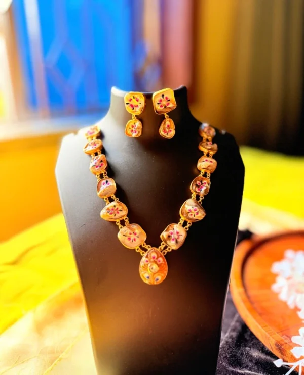 mother-of-pearls-necklace-set