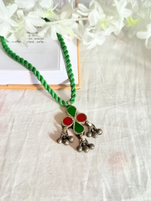 red-green-glass-flower-style-necklace