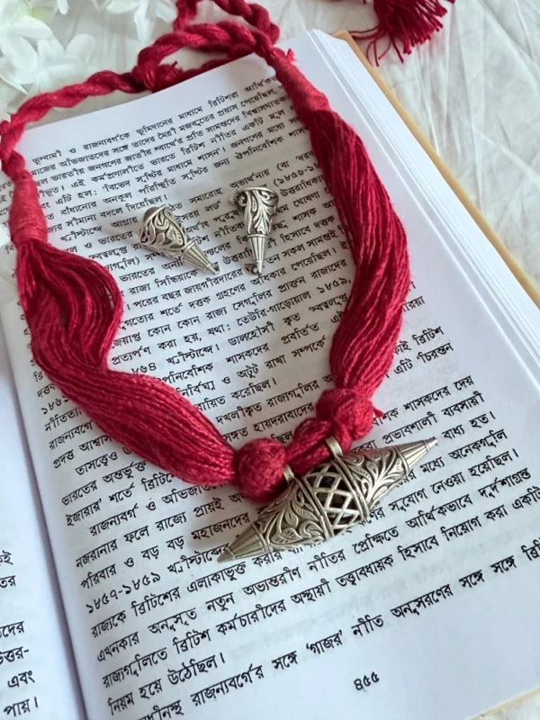 red-threaded-tabij-necklace-set