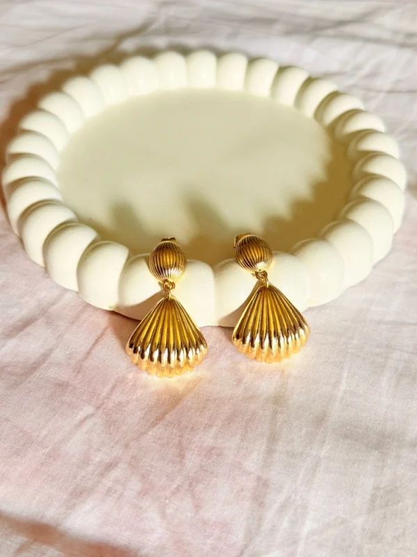 golden-shell-dangler-earrings