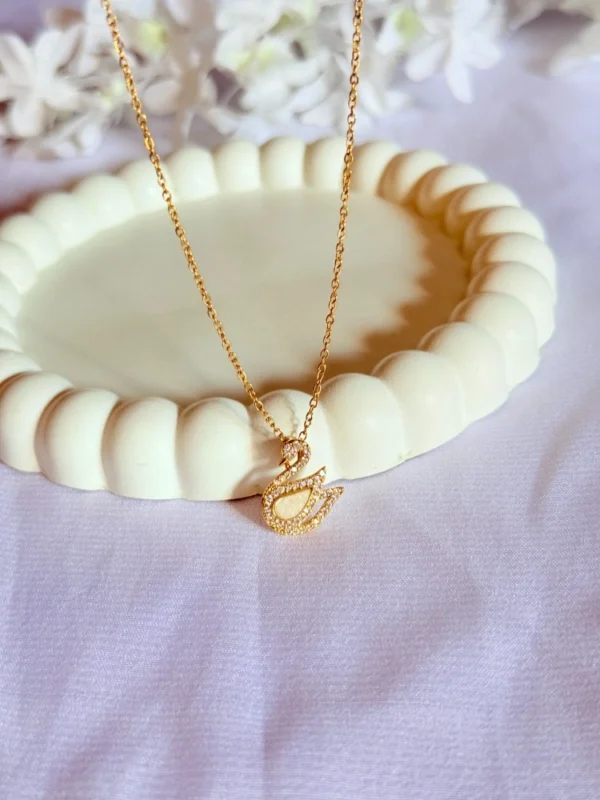 golden-swan-necklace