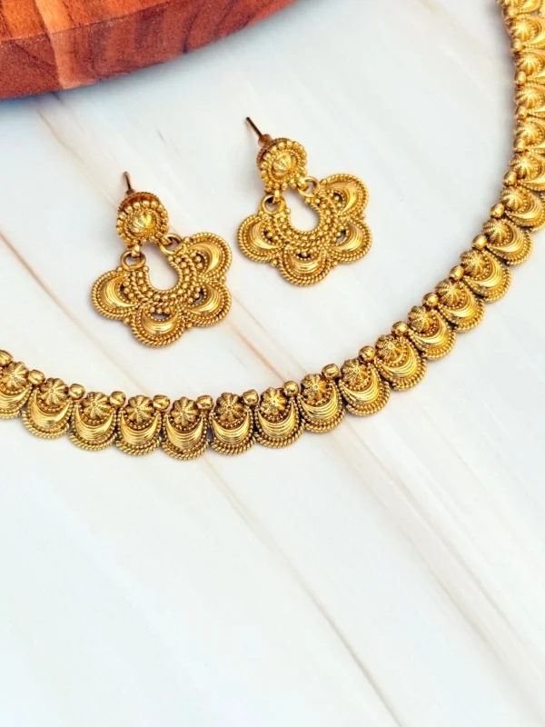 golden-temple-choker-set