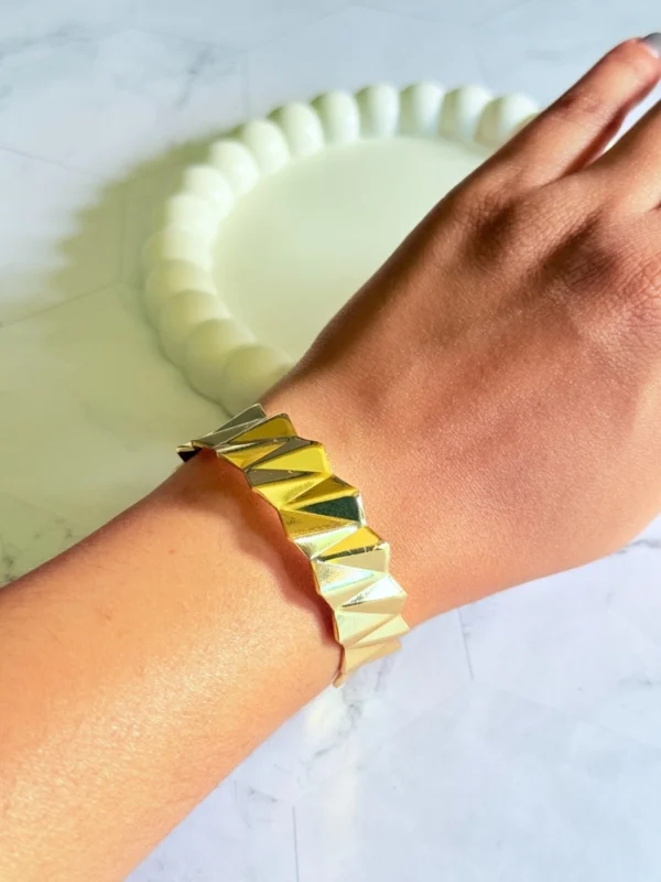 western-curving-golden-handcuff