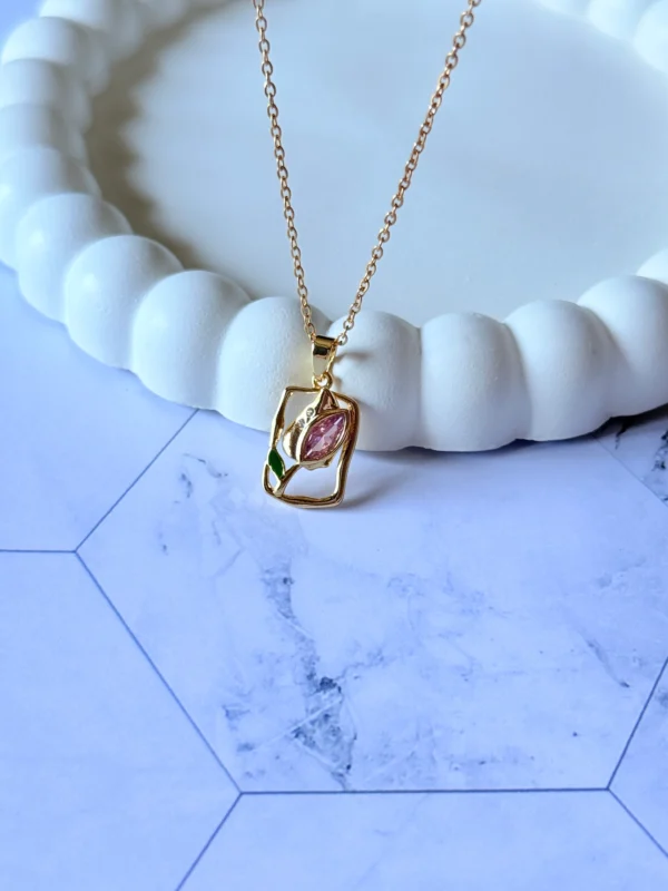 western-flower-pendant-necklace