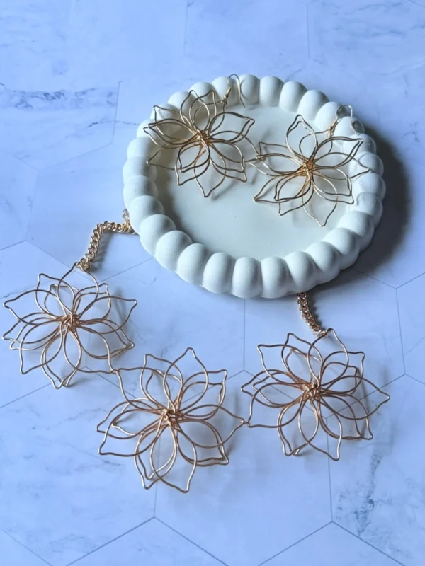 golden-flower-motif-necklace-set