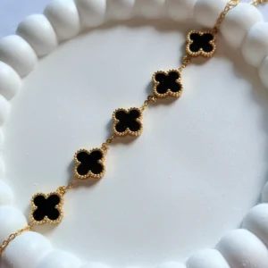 brand-inspired-chain-bracelet