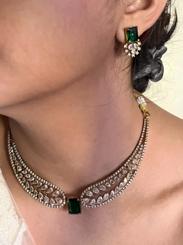 statement-green-ad-choker-set