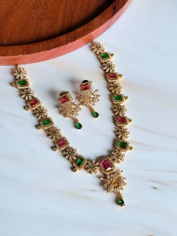 traditional-golden-ad-necklace-set