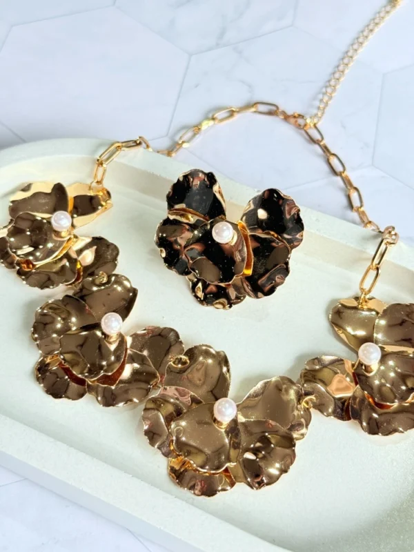 pearl-flower-petal-golden-necklace-set