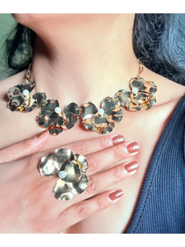 flower-petals-necklace-set