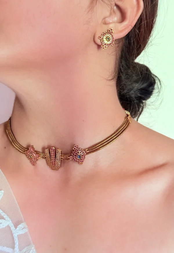 beautiful-sleek-golden-temple-choker-set