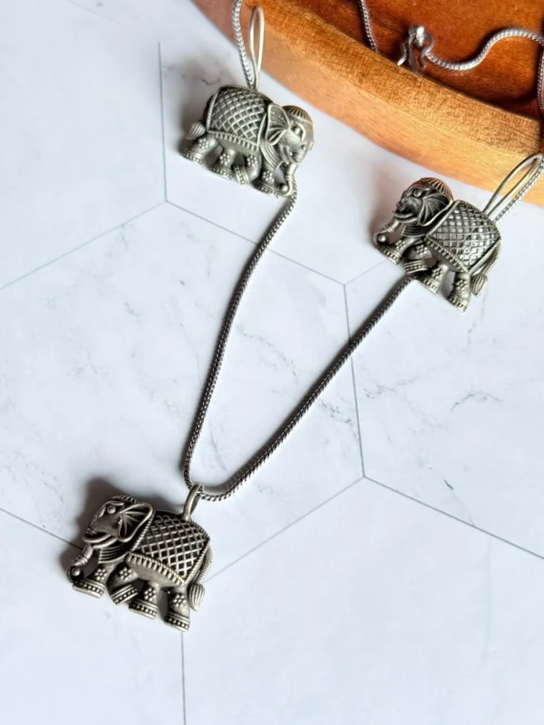 silver-oxidised-pendant-set