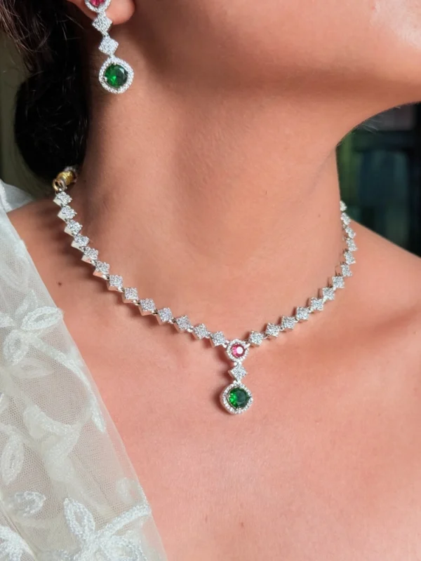sleek-silver-ad-necklace-set