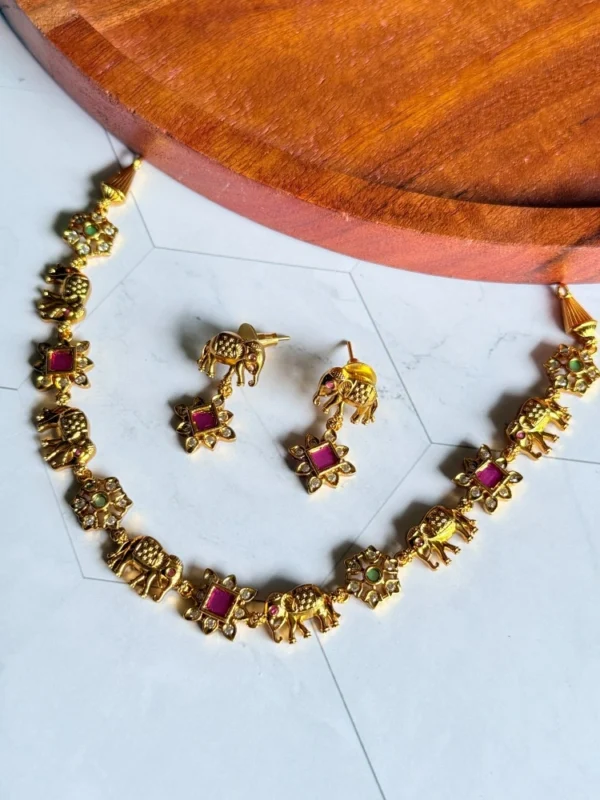 sleek-elephant-motif-choker