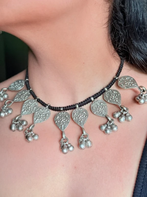 black-thread-silver-look-alike-necklace