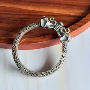 elephant-motif-silver-bangle