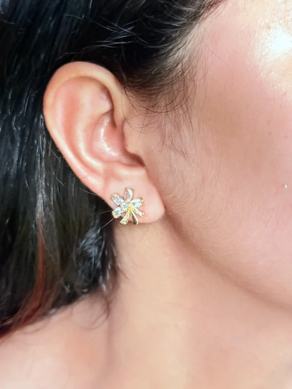 flower-minimal-stone-studs