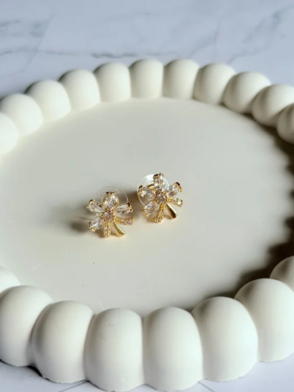 flower-stone-studs