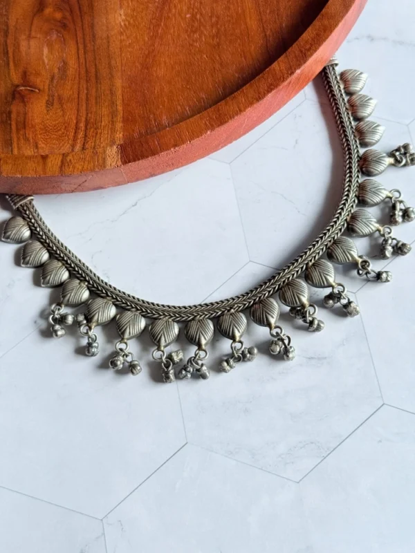 leaf-antique-silver-necklace