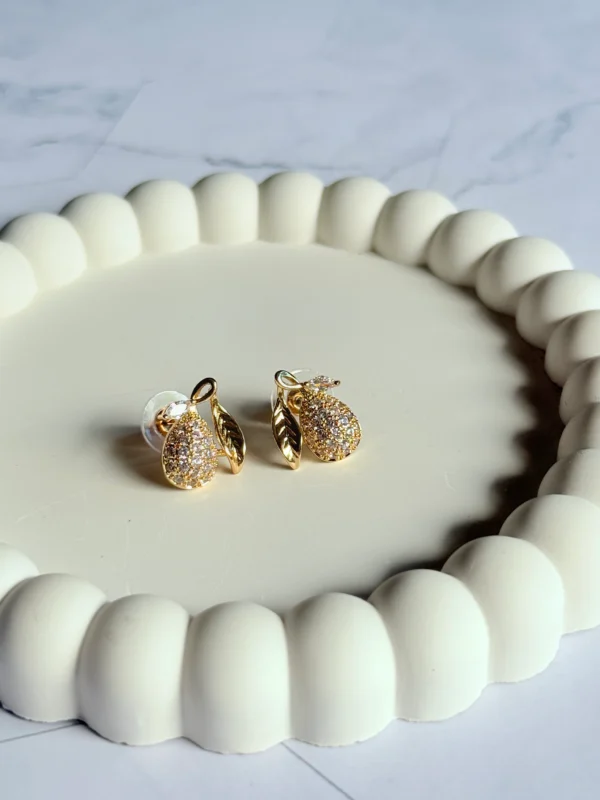 minimal-stone-studs