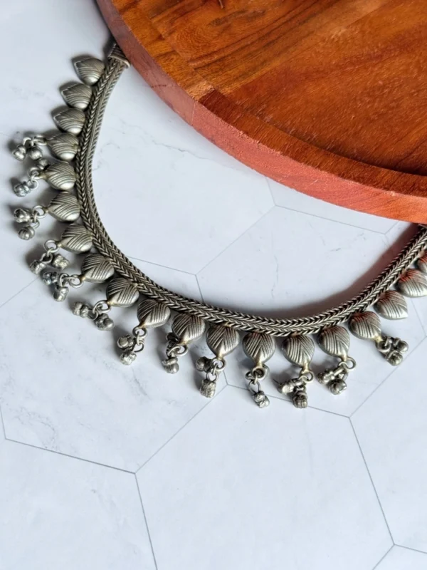 unique-antique-solid-sleek-necklace