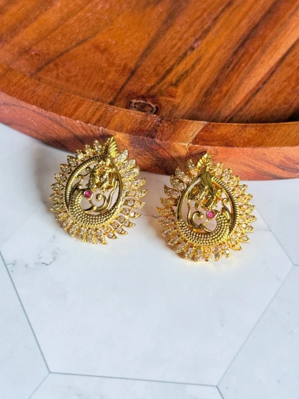 peacock-golden-stud