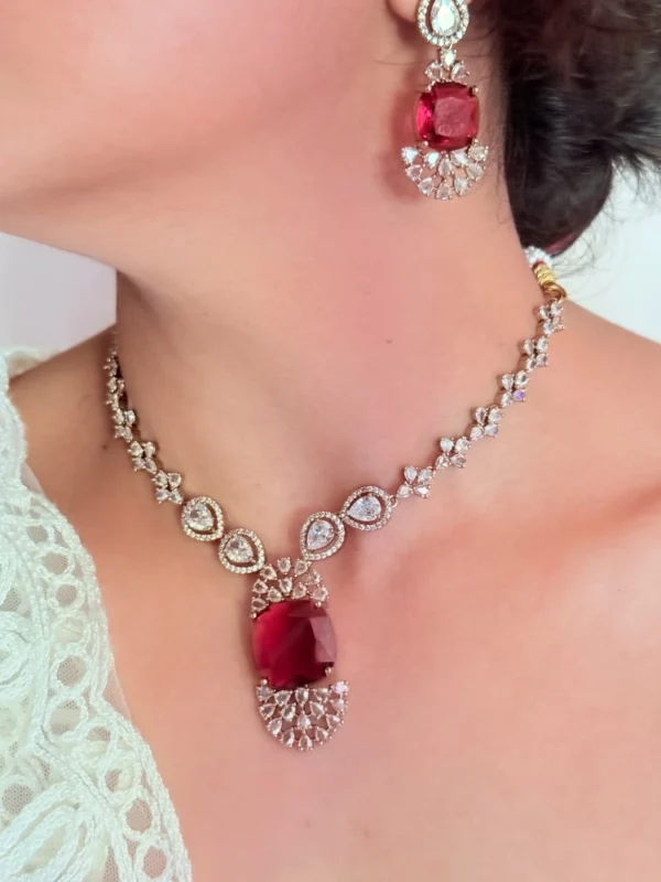 red-victorian-ad-pendant-set