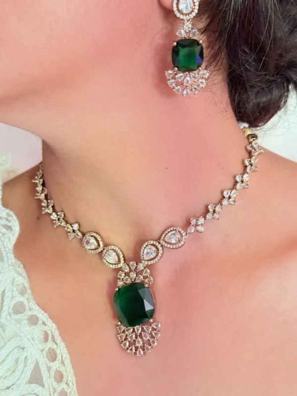 green-victorian-ad-pendant-set