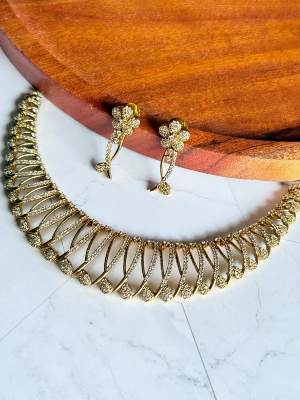 golden-stone-necklace-set