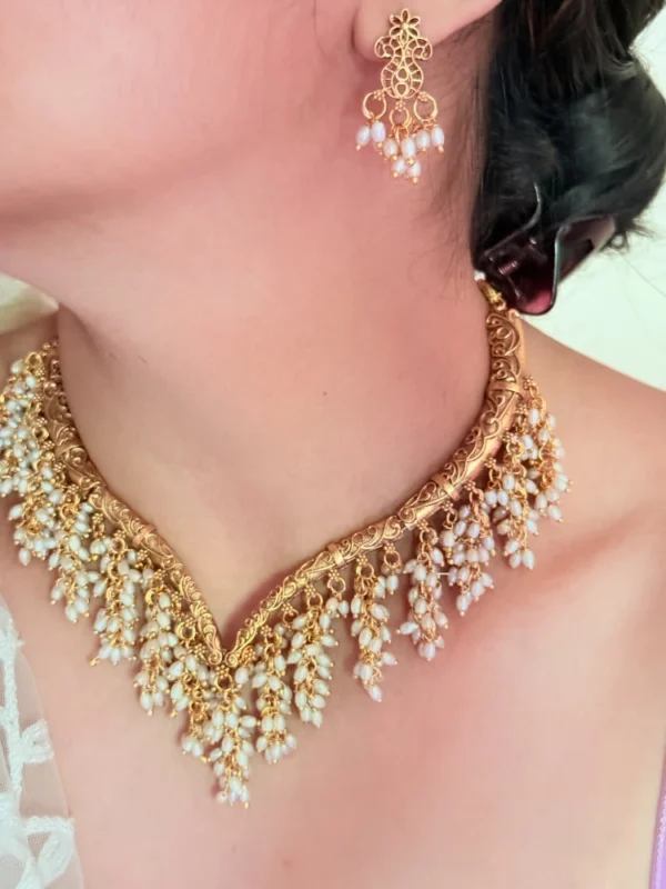 curving-pearl-drop-hasli-set