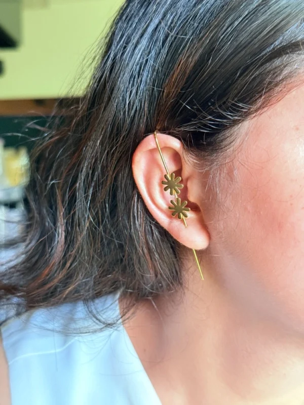 dual-flower-earcuffs