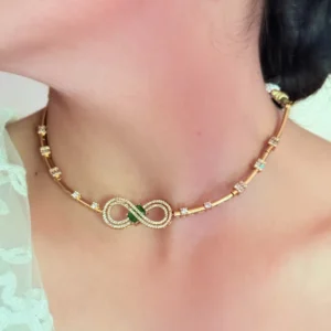 green-sleek-golden-necklace